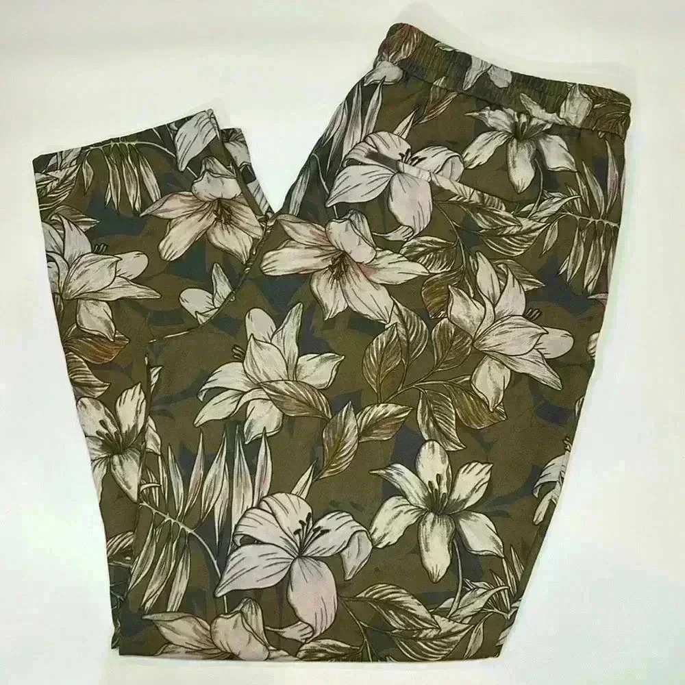 RW&CO. Floral Straight Leg Pants - Olive and White